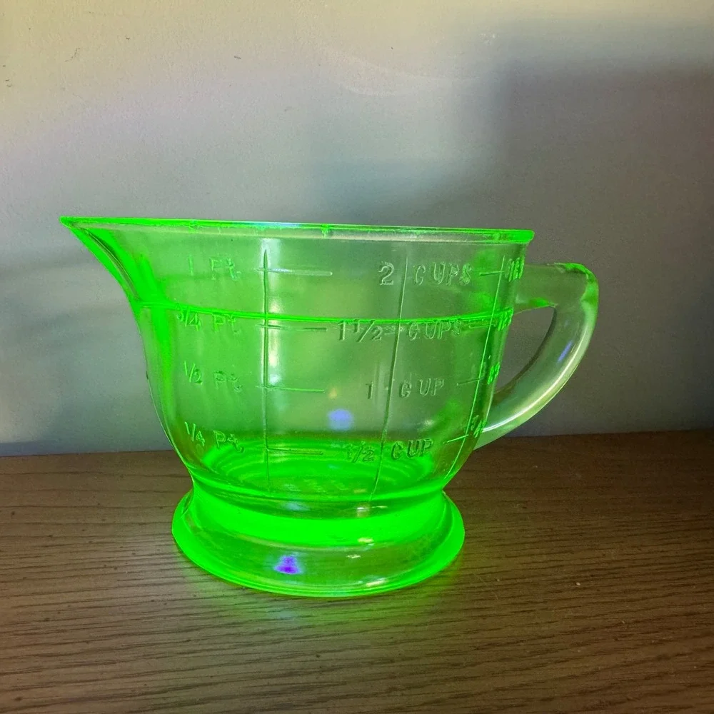 Vaseline Green Glass‎ Measuring Cup 2 Cup Capacity Kitchenware For Household Use